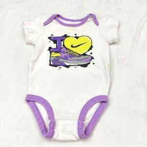 NIKE INFANT GIRLS WHITE AND PURPLE BODY SUIT SIZE 6-9 MONTHS